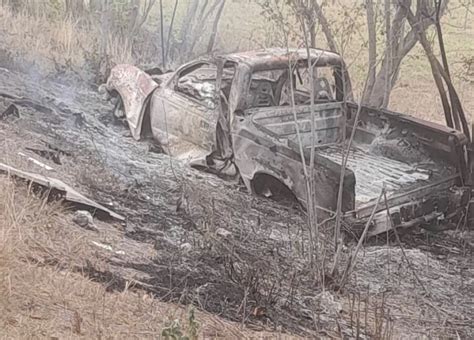 Camioneta se incendia tras chocar contra tráiler en autopista Mazatlán