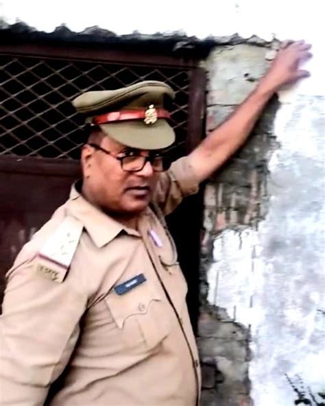 धोखाधड़ी करने का आरोपी भगोड़ा घोषित कोठीभार पुलिस ने चस्पा