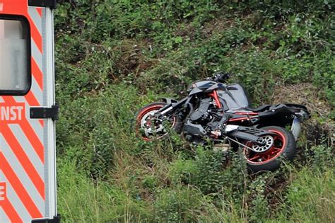 Motorradfahrer Und Sozia Bei Verkehrsunfall Auf Der L512 Im Bereich