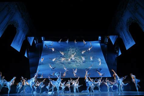 Schwanensee Prickelndes Ballett In Der Oper Leipzig