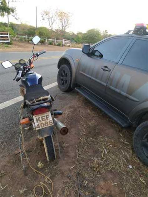 Motociclista Detido Na To Ao Ser Flagrado Conduzindo Ve Culo