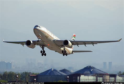 A Dcb Etihad Airways Airbus A F Photo By Nikolay Ustinov