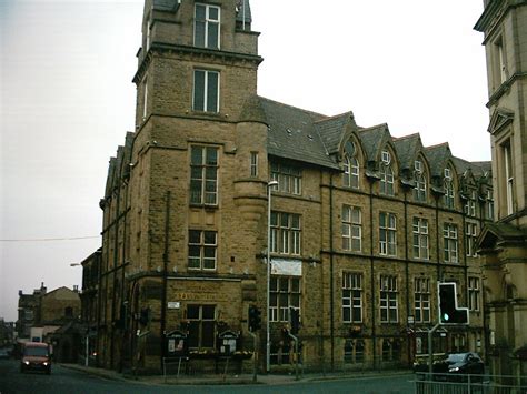 Pudsey Town Hall: £245,000 earmarked for window replacement - West Leeds Dispatch