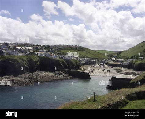 Port Isaac harbour entrance Stock Photo - Alamy