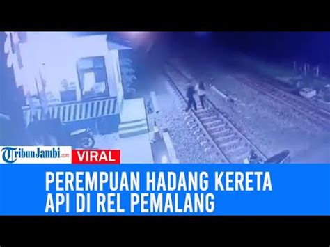 Perempuan Hadang Kereta Api Di Rel Pemalang Petugas Gerak Cepat