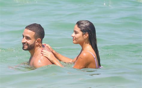 Thiaguinho E Bruno Rezende Curtem Dia De Sol Em Praia No Rio