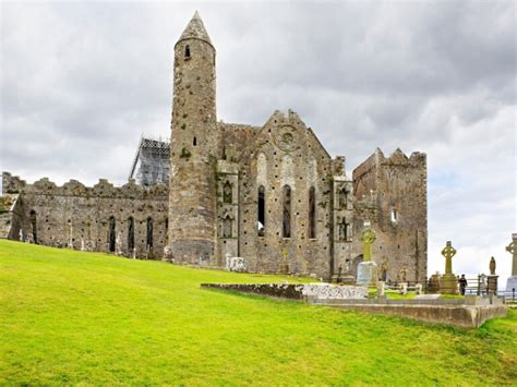 16 Famous Landmarks In Ireland You Must Visit Beeloved City