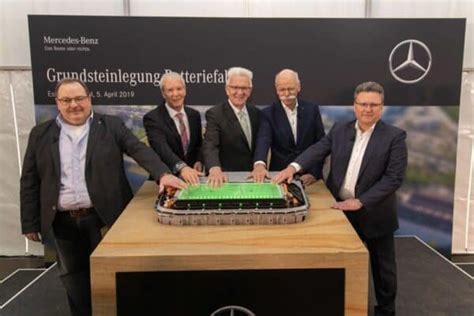 Mercedes Benz legt Grundstein für Batteriefabrik in Untertürkheim