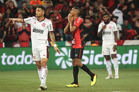 Athletico é eliminado pelo Flamengo e Felipão perde invencibilidade na