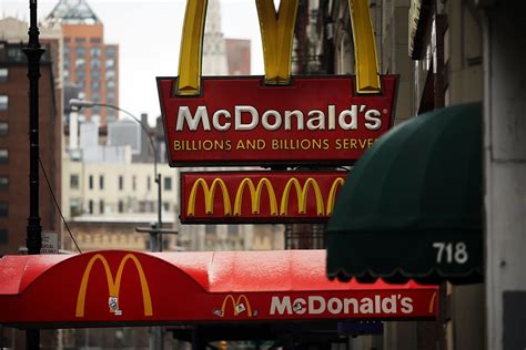 Mcdonalds Employee Gets Fired And Trashes The Place Video