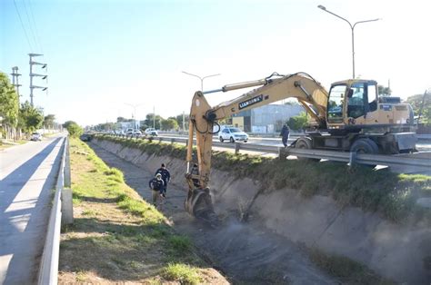 Obras Públicas de la Capital continúa con el mantenimiento del colector