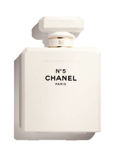 This Holiday Advent Calendar From Chanel Is Perfect For Christmas ...