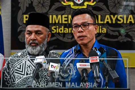 Dua Ahli Parlimen Bersatu Sokong Anwar Sedia Kosongkan Kerusi