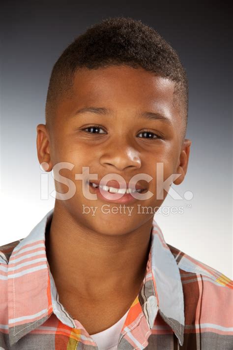 Portrait Beau Sourire Gar On Afro Am Ricain Sur Backgroun Gris Photos