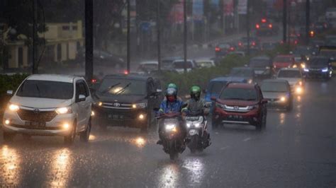 Ada Potensi Hujan Petir Disertai Angin Di Jakarta Timur Dan Jakarta