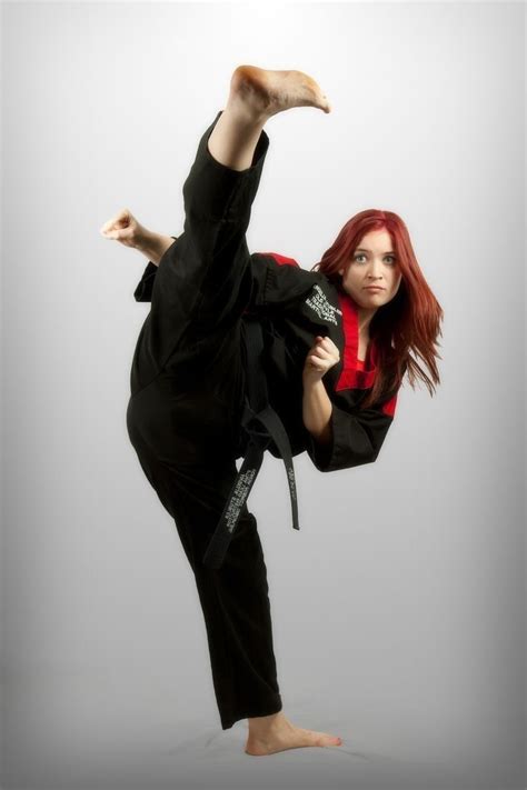 Pin By August Duwi On The Pose Of Beauty👌👍 Female Martial Artists