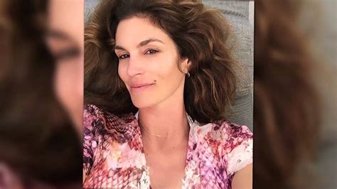 Cindy Crawford Celebrates Turning 50 With Flawless Selfie Youtube