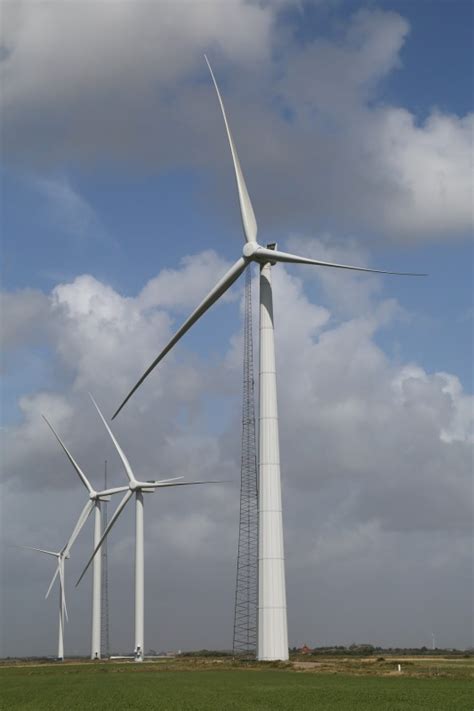 Siemens Wind Power A/S / SWT-3.0-113 / 3.0 MW prototype wind turbine ...