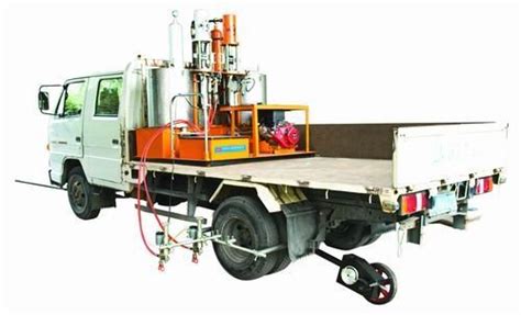 Truck Mounted Cold Solvent Road Marking Machine High Quality Truck