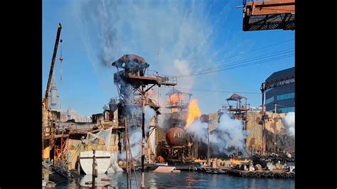 Waterworld Stunt Show @ Universal Studio Hollywood! - YouTube