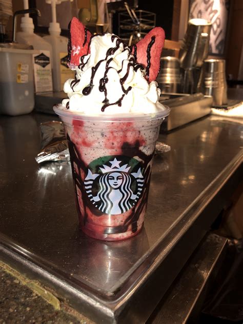 Chocolate covered strawberry Frappuccino 😋 : r/starbucks