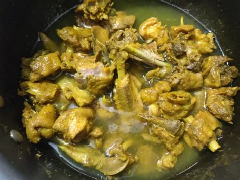 Nattu Kozhi Kulambu Recipe | Country Chicken Curry | Nattu kozhi ...