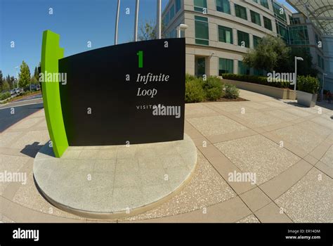 The Apple Inc. campus and headquarters at One Infinite Loop, Cupertino ...