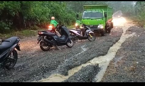 Proyek Jalan Trans Sulawesi Yang Di Kerja Perusahaan Bumi Karsa Rusak