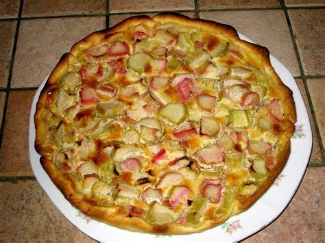 Recette de Tarte à la rhubarbe facile et rapide