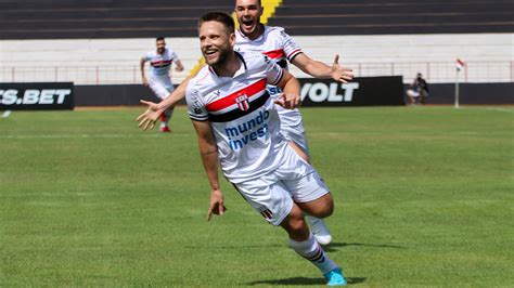 Gustavo Xuxa agradece apoio de jogadores e comissão técnica e diz que