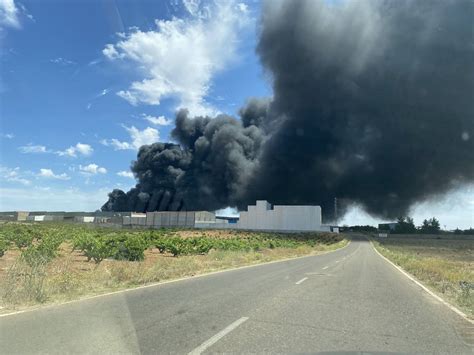 Un Incendio En Una Planta De Reciclaje Pone En Alerta A Toda La Ciudad