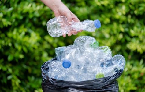 Une Consigne Pour Les Bouteilles En Plastique Pour Ou Contre