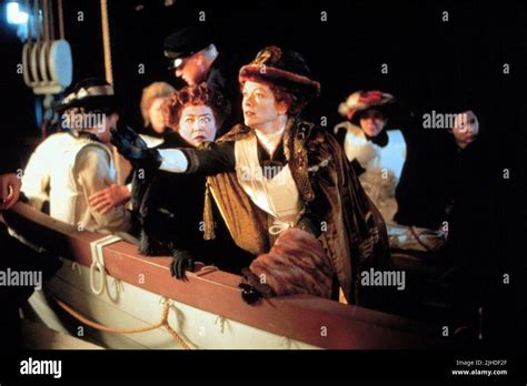 KATHY BATES, FRANCES FISHER, TITANIC, 1997 Stock Photo - Alamy