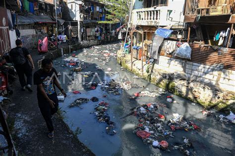 Sungai Ciliwung penuh sampah | ANTARA Foto