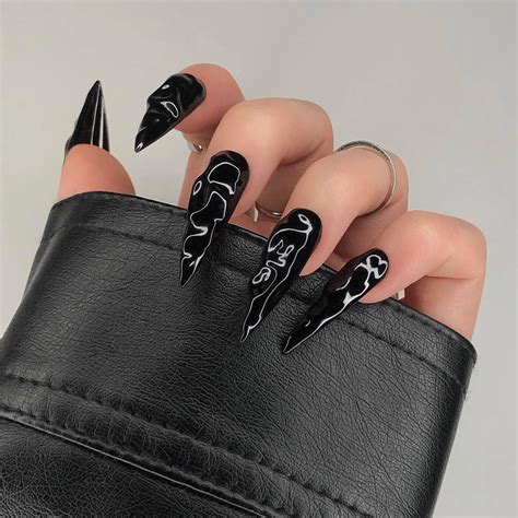 Gothic Nail Designs That Are Simply Spellbinding Wellnuz