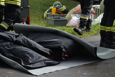 Fotostrecke Blumberg Großeinsatz nach Säure Unfall in Firma