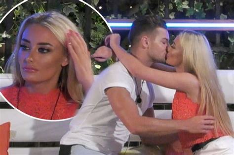 Chloe Crowhurst Kisses Love Island New Boy Chris Hughes After He