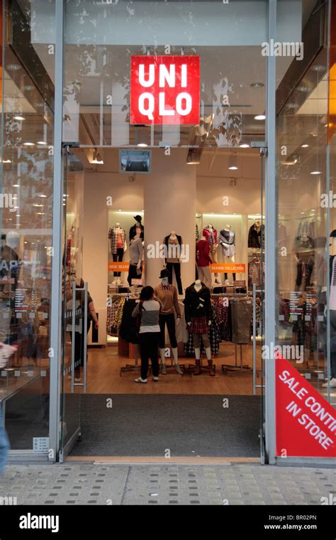 Uniqlo store oxford street hi-res stock photography and images - Alamy