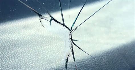 Different Types of Windshield Cracks: Definitive Guide for 2025