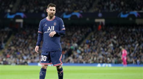 Négatif au Covid Messi rentre à Paris