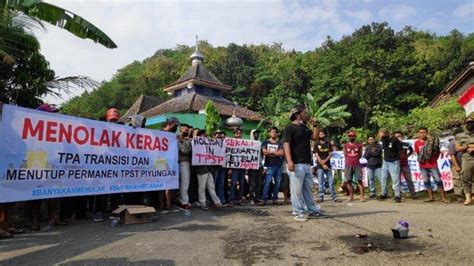 Breaking News Warga Blokir Akses Jalan Menuju Tpa Piyungan