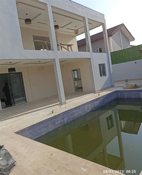 Duplex 6 pièces avec piscine à vendre à grand bassam Abidjan 6 P 300 m²