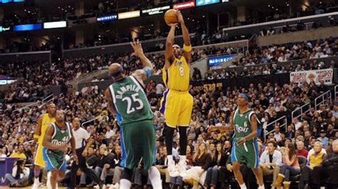 This Day In Lakers History Kobe Bryant Has 62 Points In Three Quarters Outscores Mavericks