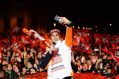 Marc Márquez celebrates seventh world title with fans WE ARE 93