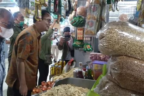 Cek Stok Dan Harga Kebutuhan Pokok Di Pasar Legi Wamendag Semua Aman