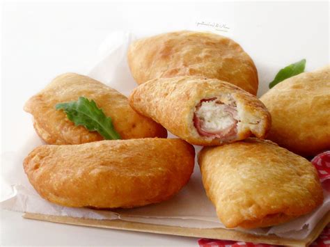 Panzerotti Fritti Senza Lievitazione Con Ricotta E Speck