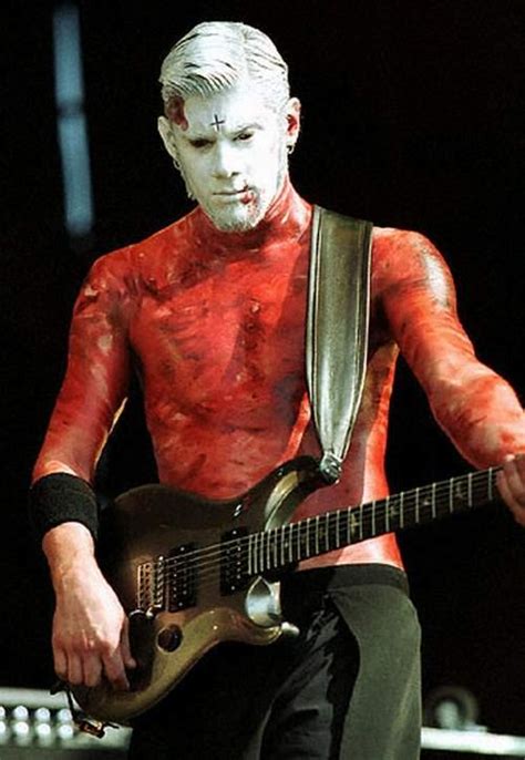 lopás KeletTimor burkolat wes borland guitar fejezet Materializmus a hó