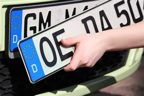 Kennzeichen mit E am Ende Das Nummernschild für E Autos