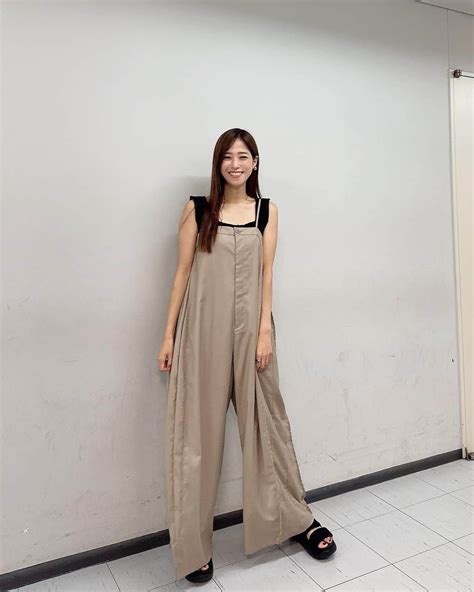 鷲見玲奈さんのインスタグラム写真 鷲見玲奈instagram「 久しぶりに私服🤍🤍 暑くて最近はノースリーブばかりに