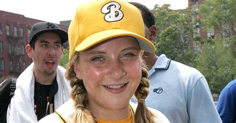 'Bad News Bears' actress, 20, dies in car crash